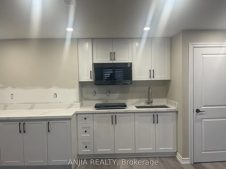 43 Philips View Cres #BASEMENT — Photo 4