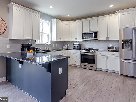 4th image of 1362 Rockridge Rd