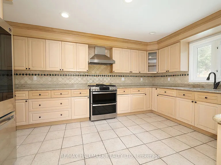 58 Pickett Cres — Photo 15