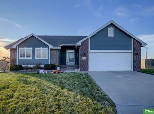 21518 Amber Cir, Gretna, NE 68028
