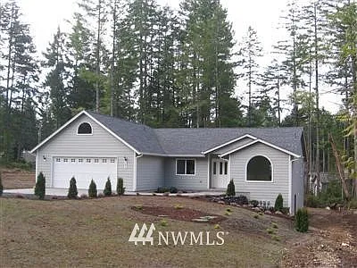 151 E Ayclilffe Drive photo 1