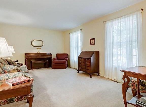 4th image of 877 Gardenway Dr
