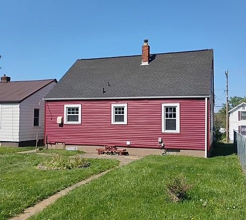 2nd image of 782 Pine St