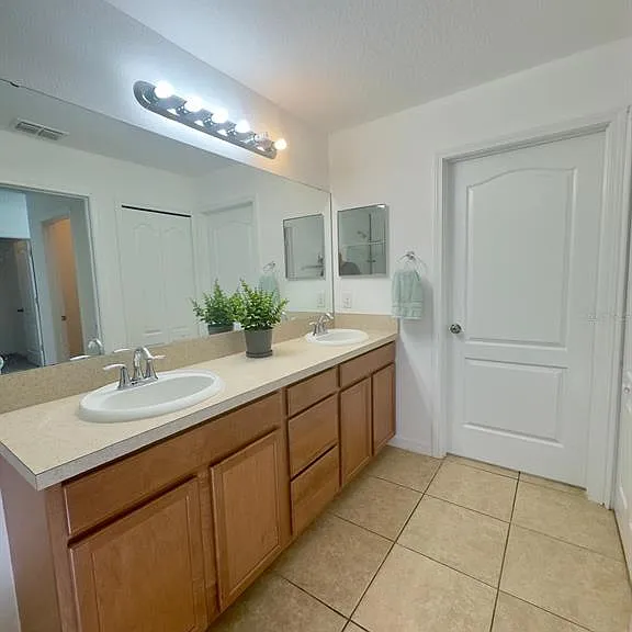 1335 Priory Cir — Photo 18