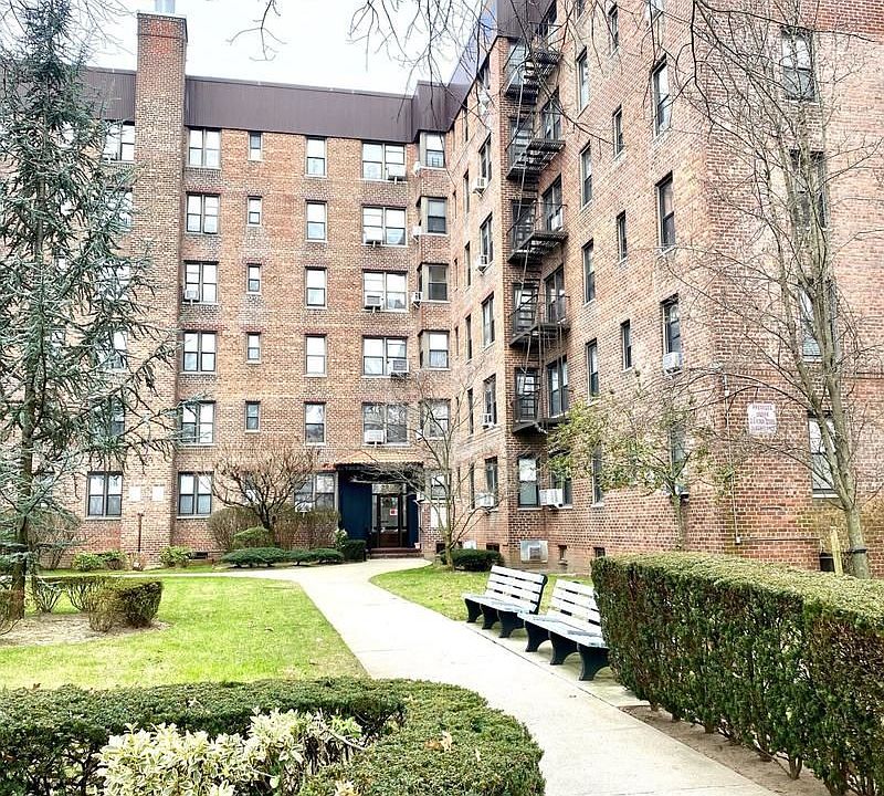 1st image of 2260 Burnett St APT 1J