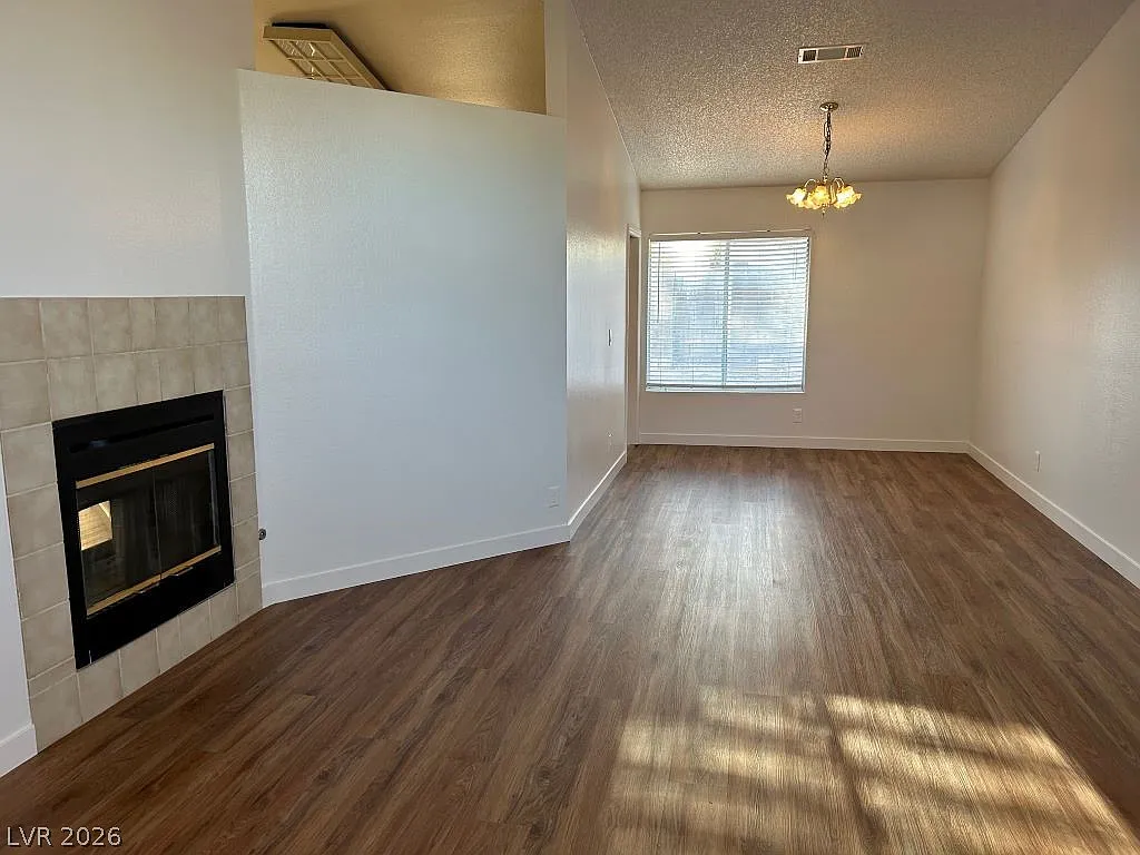 4 bed, 2.0 bath, 1762 sqft, $2,400 — Photo 3