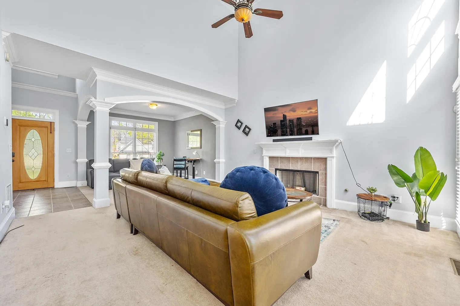 3 bed, 1.5 bath, $4,450 — Photo 2
