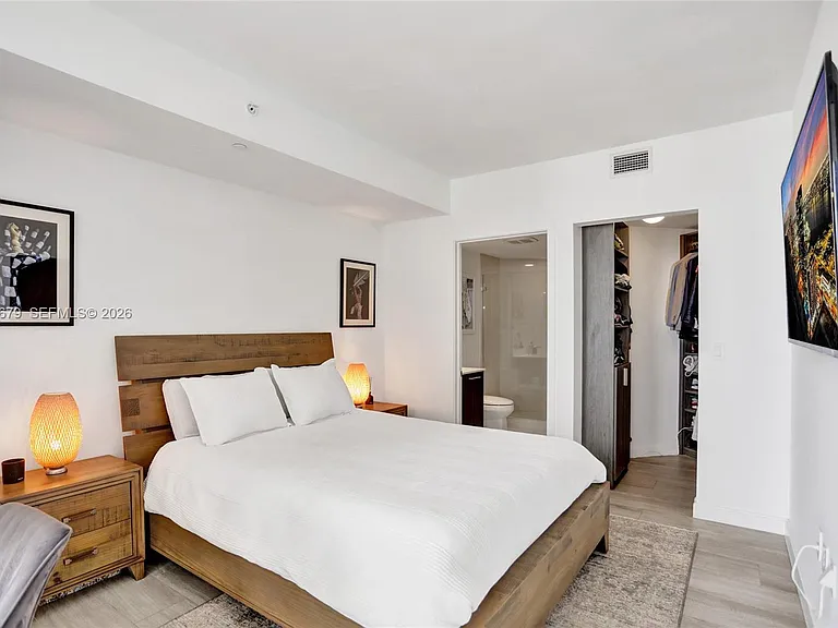 45 SW 9th St #2001 — Photo 16