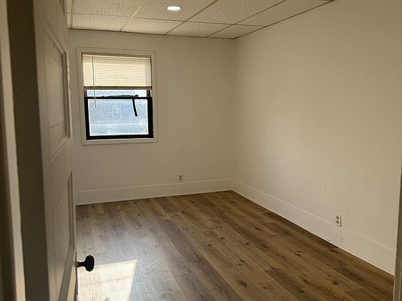 5th image of 406 W 6th St