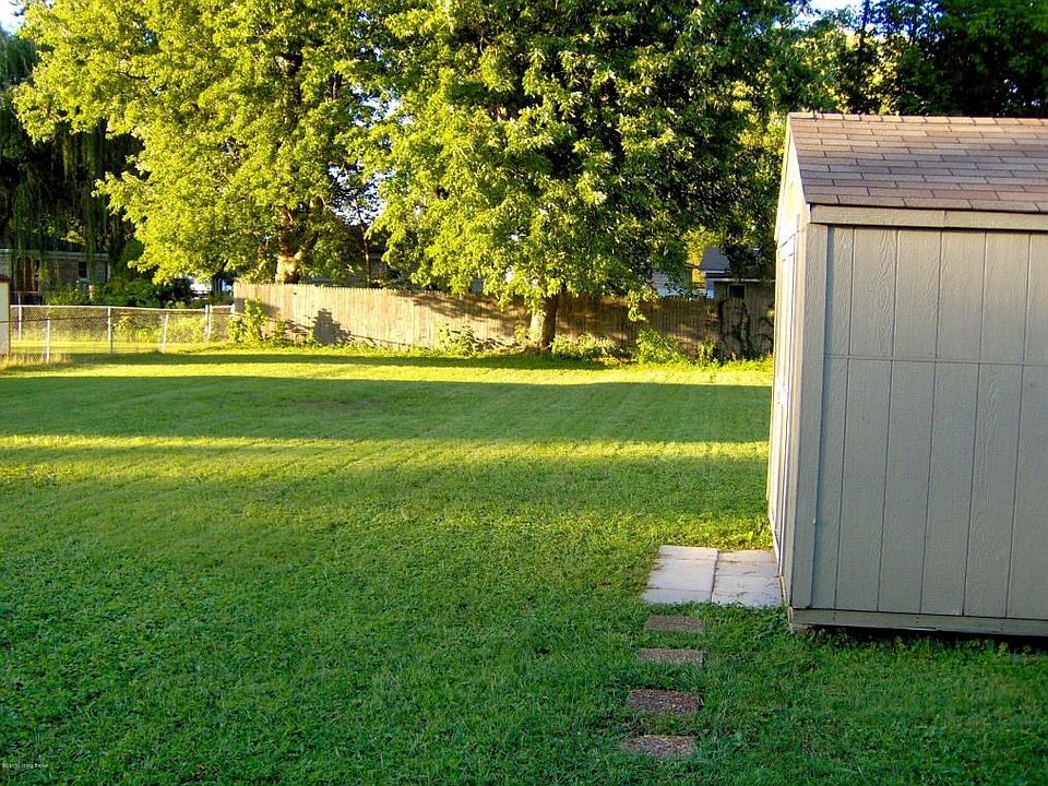 4713 Cofer Backyard