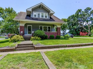 253 W Van Buren St, Greenview, IL 62642