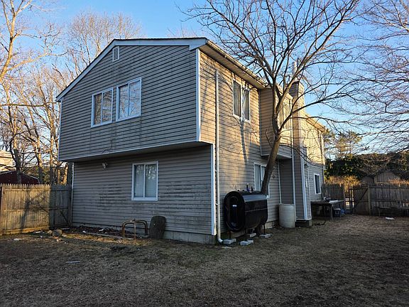 3rd image of 717 Expressway Dr N