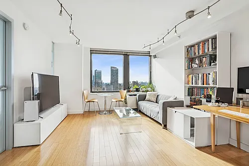 100 W 39th St #39H Photo 1 100 W 39th St #39H Photo 1