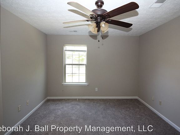 4th image of 203 Strawberry Ct