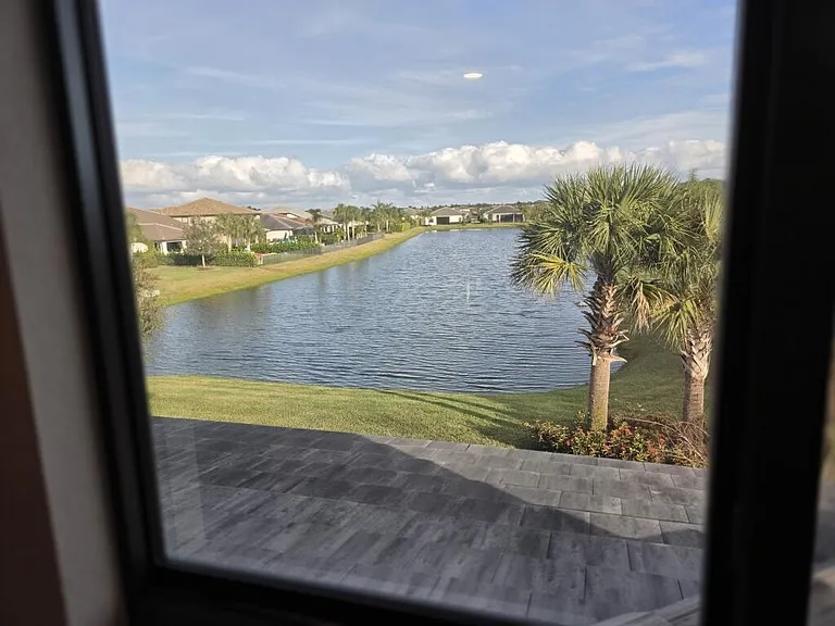 527 SE Vallarta Dr — Photo 58