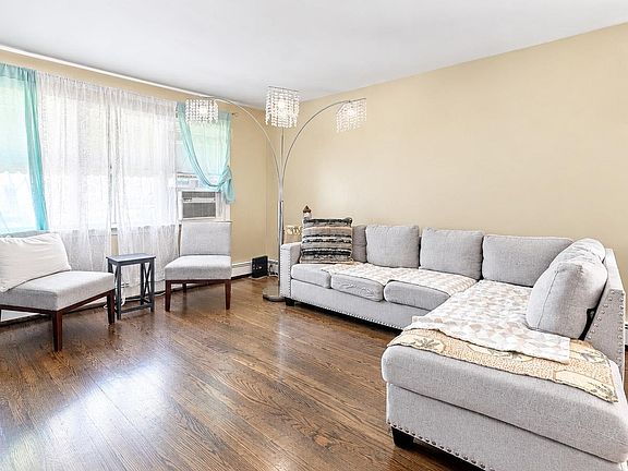 5th image of 228 Laurel Ave