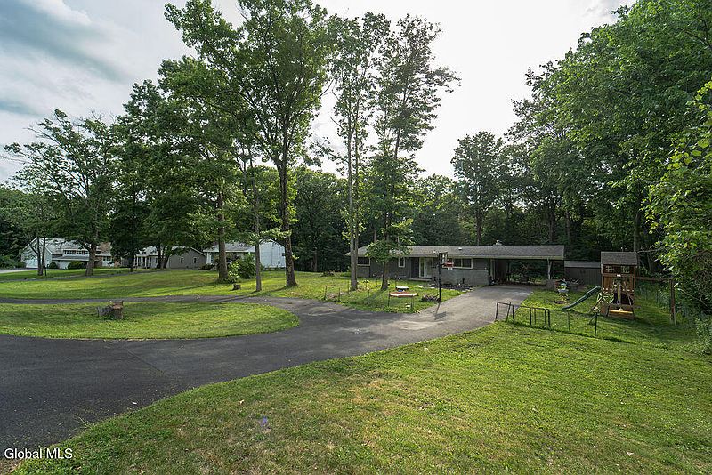 2nd image of 18 W Skyview Drive