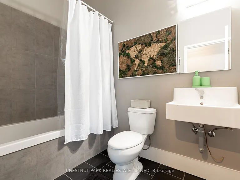 1135 Dundas St E #1 — Photo 12
