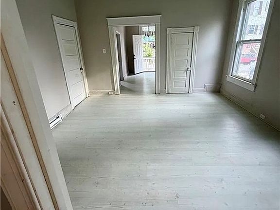 3rd image of 215 Saint Andrew St