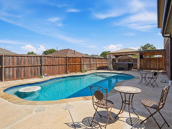 3rd image of 221 Flatwood Dr