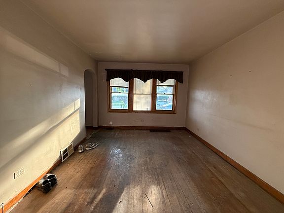 2nd image of 5643 S Newcastle Ave