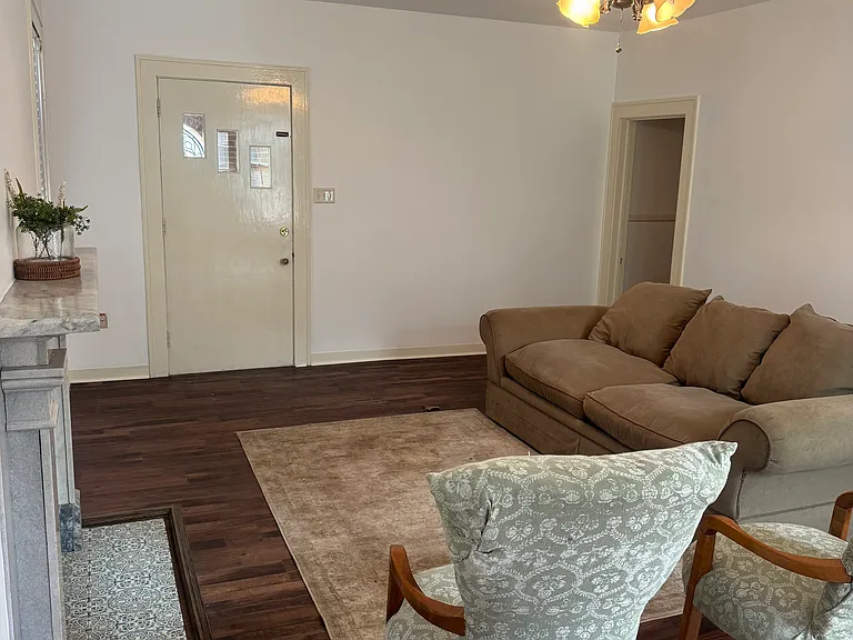 2219 Hill St — Photo 9