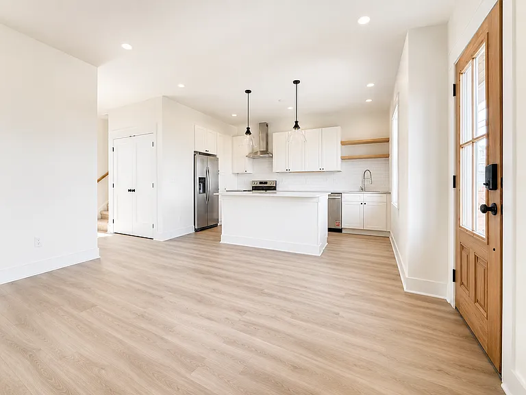 1389 Meridian St — Photo 7