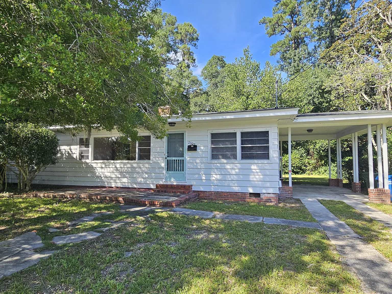 3 bed, 1200 sqft, $1,895 — Photo 1