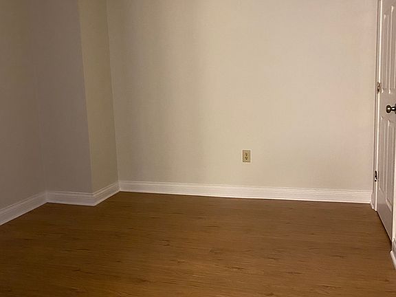 2nd image of 4 E 13th St