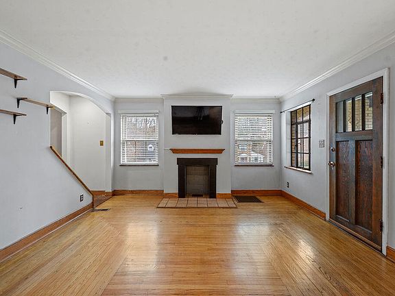 4th image of 1419 Amsterdam Rd