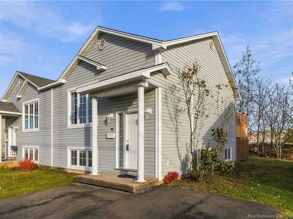 98 Mount Pleasant Rd, Moncton, NB E1G 5J2