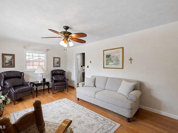 4th image of 126 Poplar Hill Dr