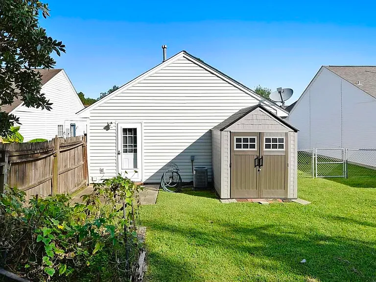 10527 Bay Tree Dr — Photo 23