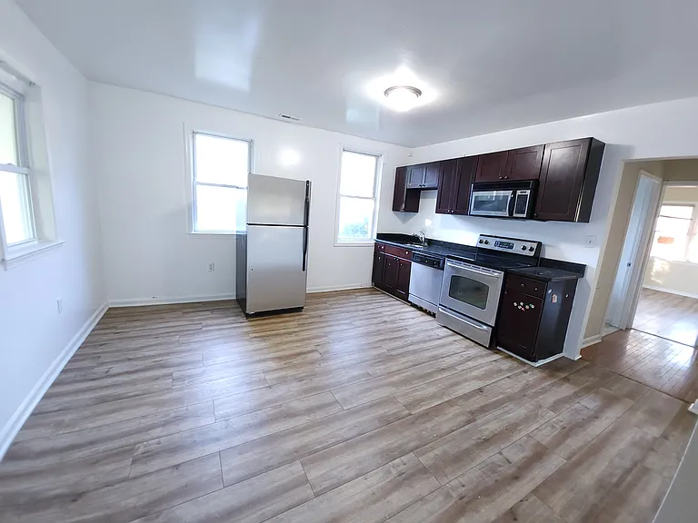 5023 Emo St — Photo 3