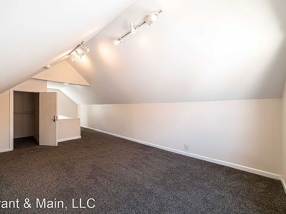 3rd image of 15842 Horger Ave