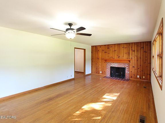 4th image of 3204 Walnoaks Rd