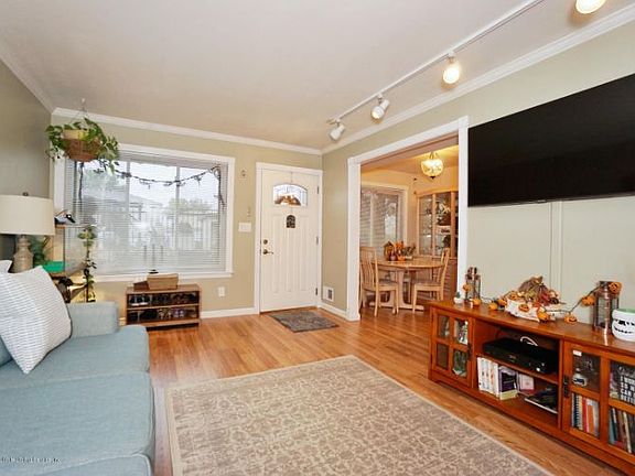 4th image of 10-G Meadow Pl #10G