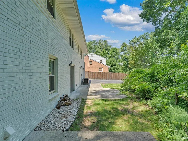 1814 Pelham Dr — Photo 38