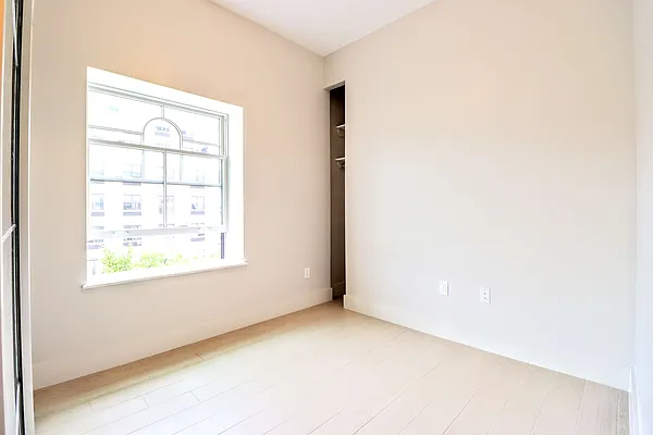 Rented by Bruma Realty LLC | media 25