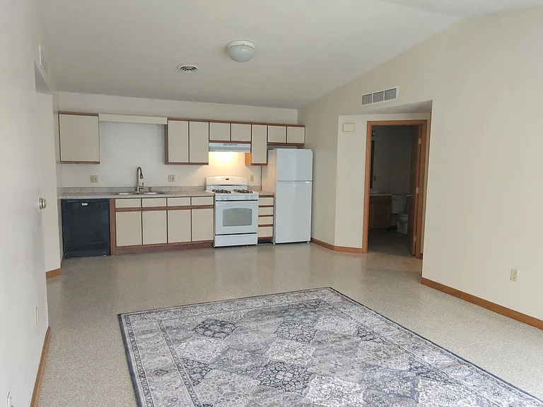 212 S. Silverwood Lane — Photo 3