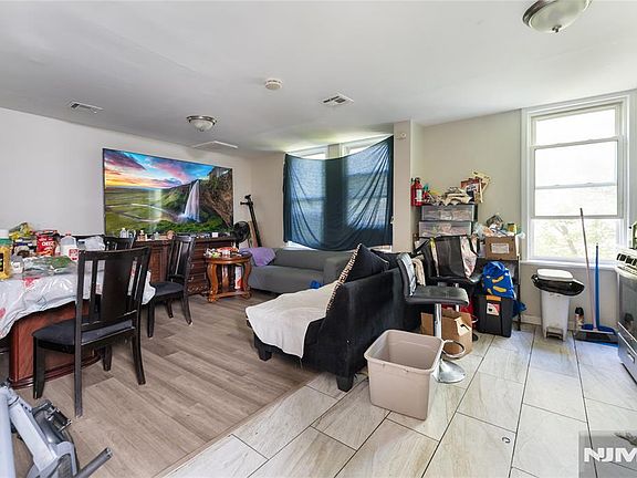 3rd image of 936 S 19th Street