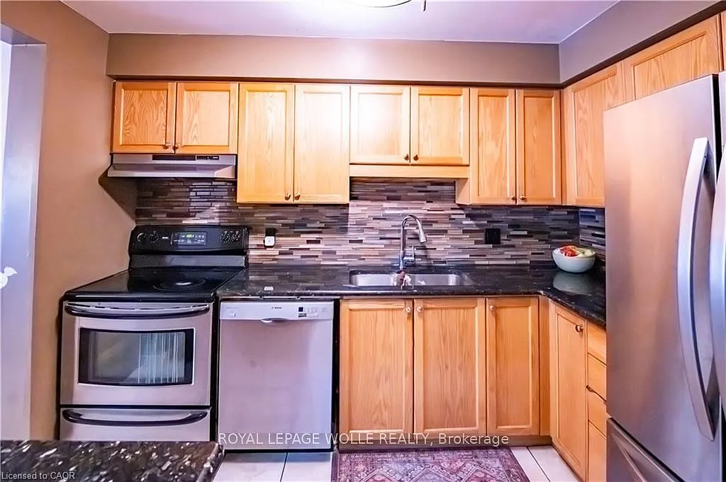 3 bed, $2,695 — Photo 4