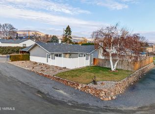 209 Ridgeway Dr, Yakima, WA 98901