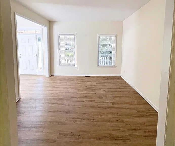 350 Laurel Glen Xing — Photo 4