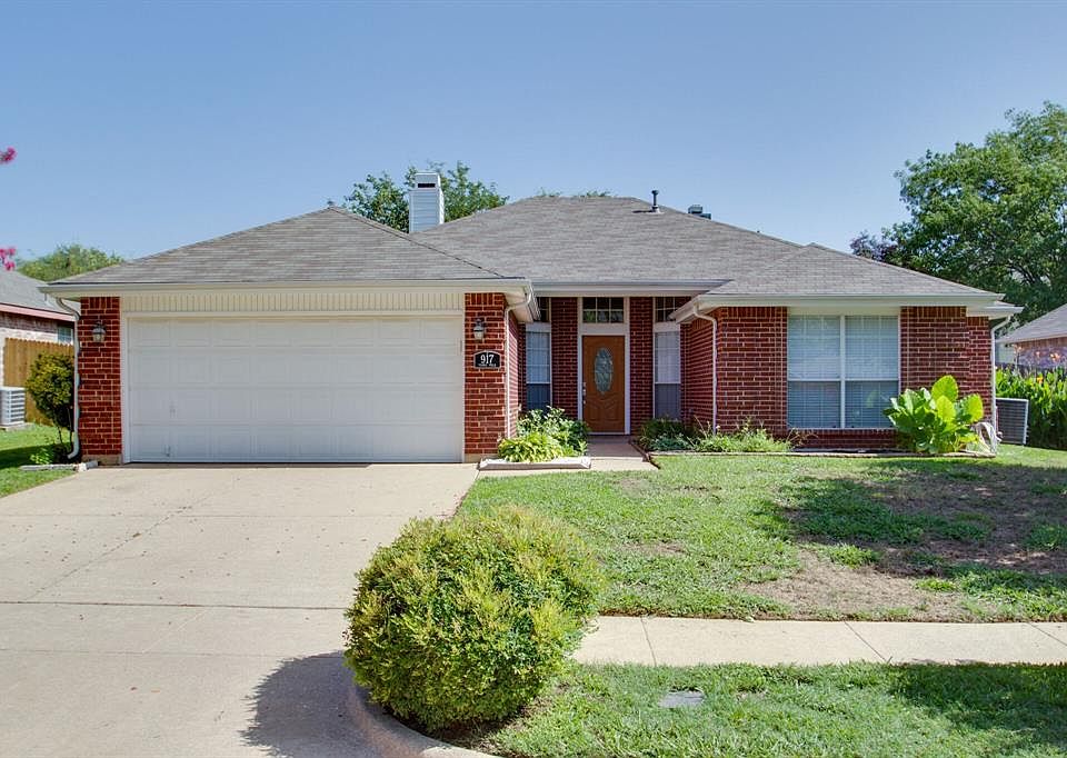 1st image of 917 Tennis Villa Dr