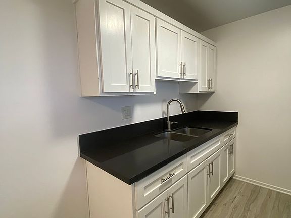 5th image of 1019 Cedar Ave #1027-10
