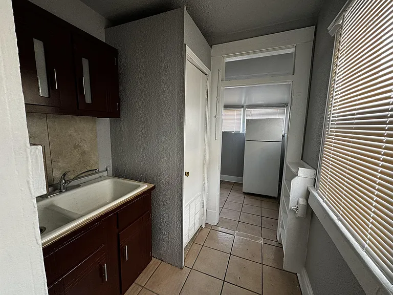 105 Tays St #C — Photo 6