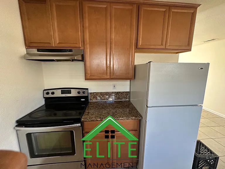 8023 Montgomery Dr — Photo 6