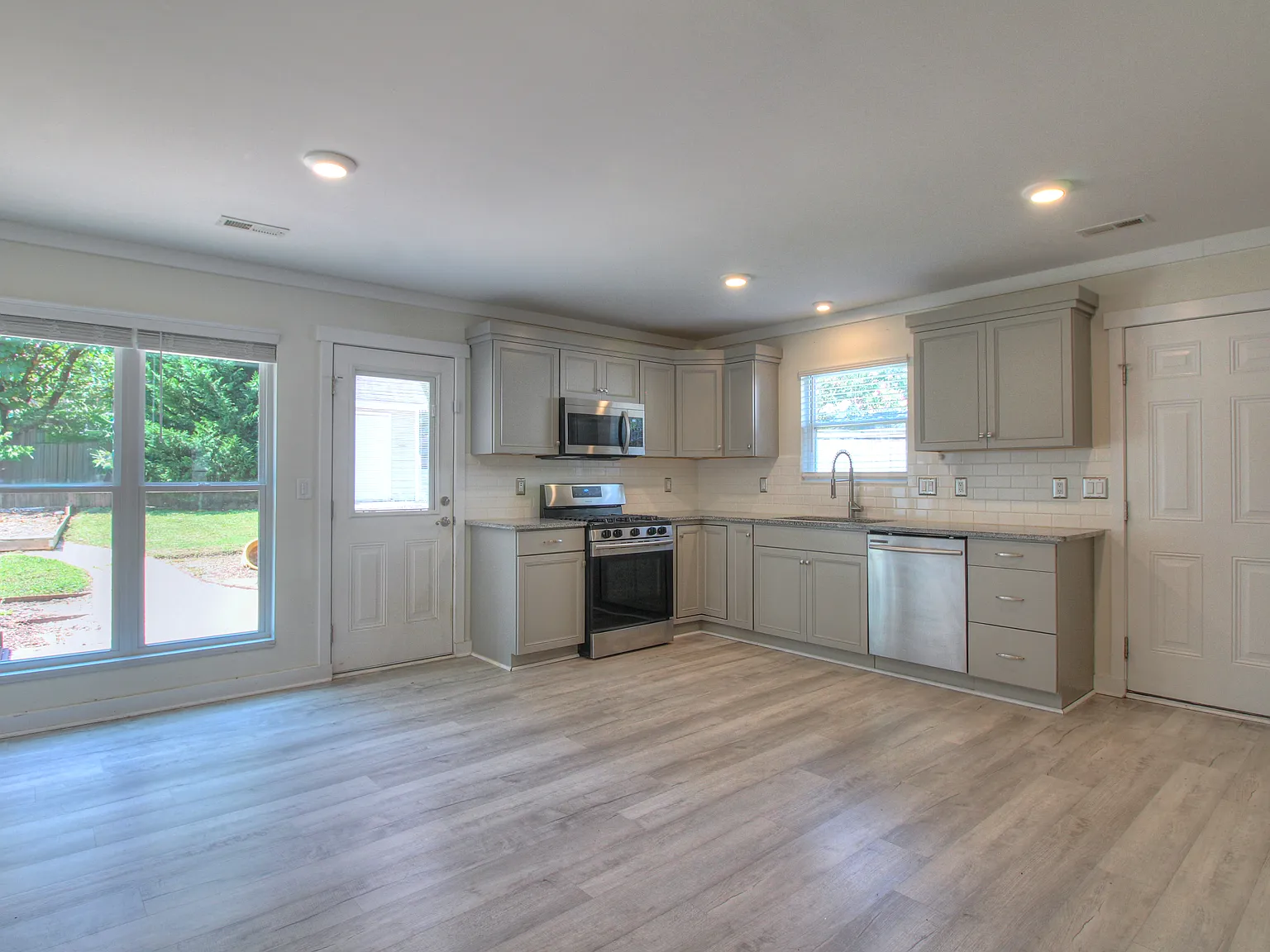 3 bed, 1218 sqft, $1,850 — Photo 3