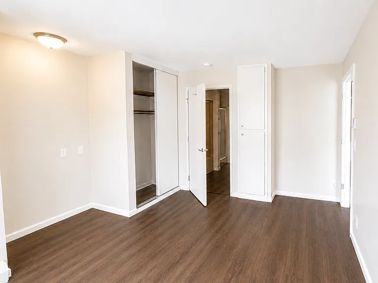 Freedom Ring Apartments — Photo 17